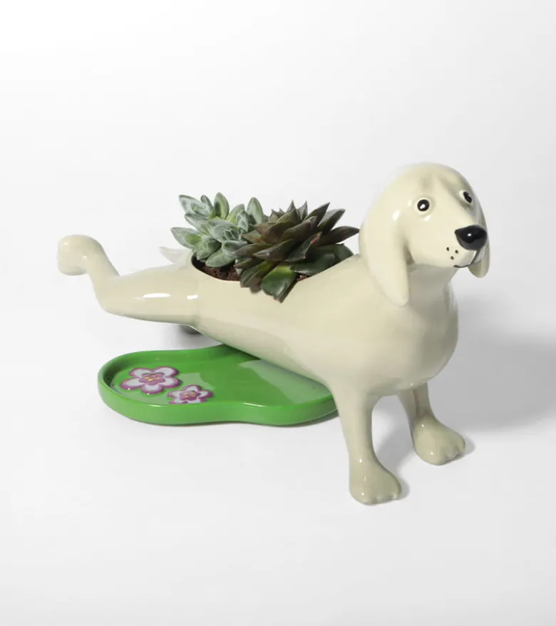 Cache-pot chien qui fait pipi
