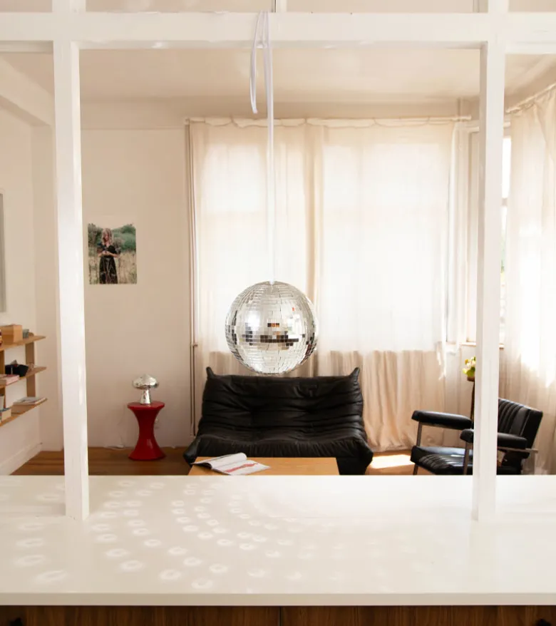 Lampe boule disco à poser