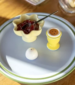 Salière et poivrière oeuf à la coque