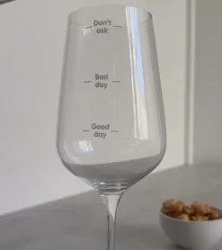 Verre à vin pour montrer son humeur